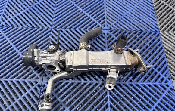 Lexus CT 200H EGR valve cooler 2560137010 15K12A0686 J2D02072Y1