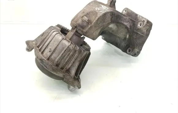 Mercedes-Benz E W212 Engine mount bracket A2122406317 A6512230004