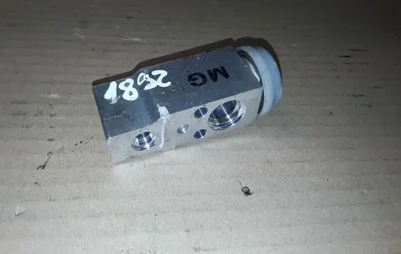 Mercedes-Benz CL C215 Air conditioning (A/C) expansion valve F108BP5AA