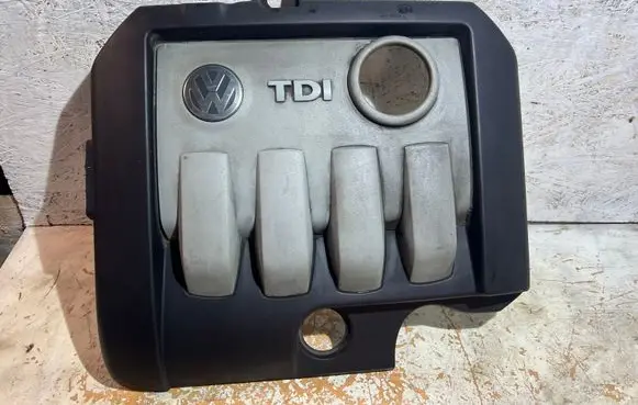 Volkswagen PASSAT B6 Engine cover (trim) 03G103925BR