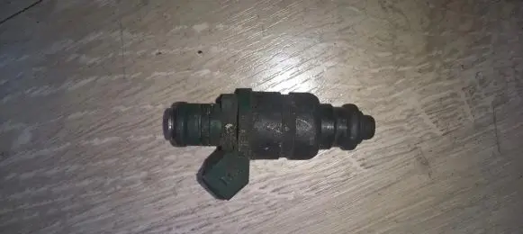 Audi A3 S3 8L Fuel injector 037906031aa