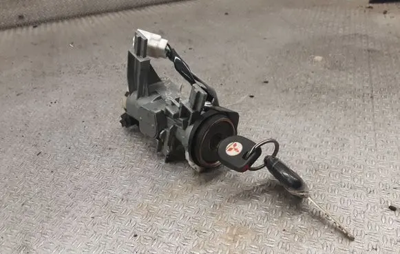 Mitsubishi Grandis Ignition lock SLM7