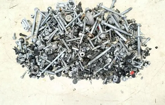 Audi e-tron Nuts/bolts 