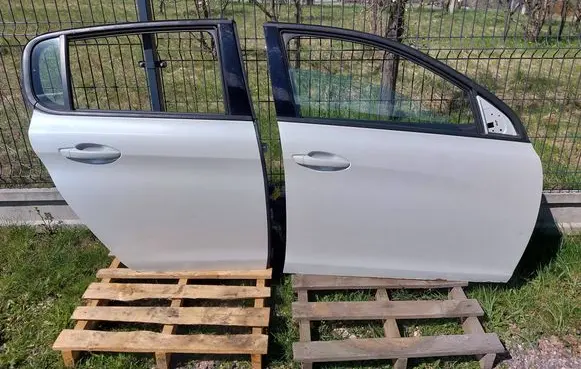 Peugeot 308 Rear door 