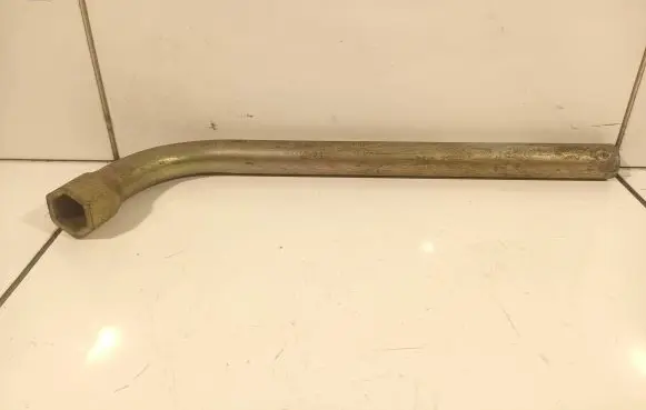 Audi A6 S6 C4 4A Wheel nut wrench 171012219A