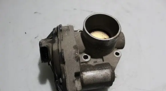Ford Focus Throttle valve 2S6U9E927