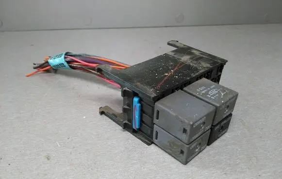 Cadillac STS Seville Relay mounting block 12088567 12077866