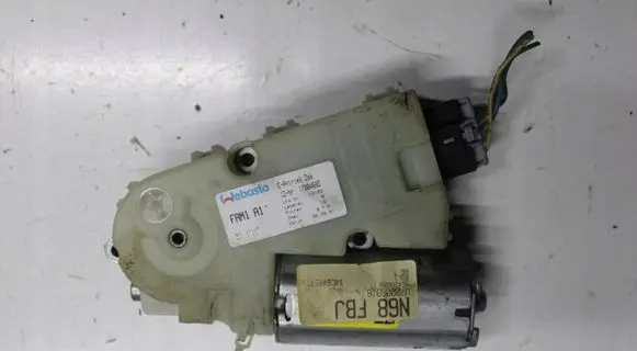 Citroen Xsara Picasso Sunroof motor/actuator 17004680