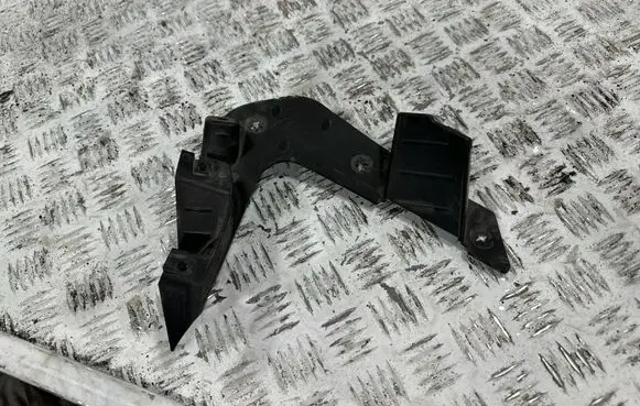 Chevrolet Corvette C8 Front bumper mounting bracket 84661546