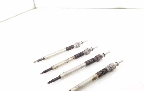 Opel Astra H Glow plug 