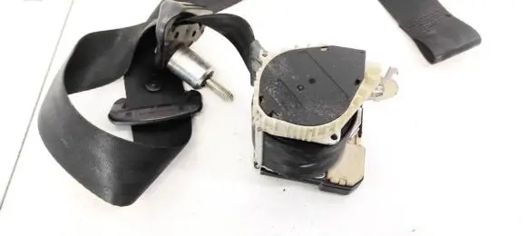 Renault Twingo II Front seatbelt 33059466 532101