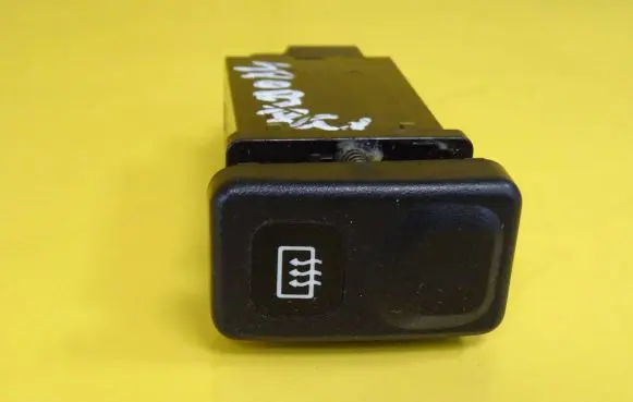 KIA Sportage Windscreen/window heater switch