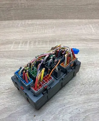 Peugeot 406 Fuse module 9459081380 A13922122431