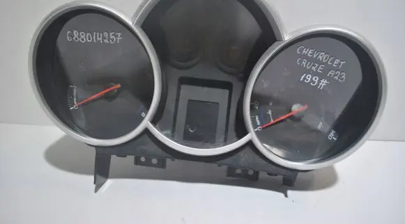 Chevrolet Cruze Speedometer (instrument cluster) 95080026