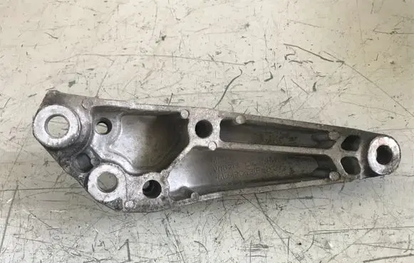 Gearbox mounting bracket