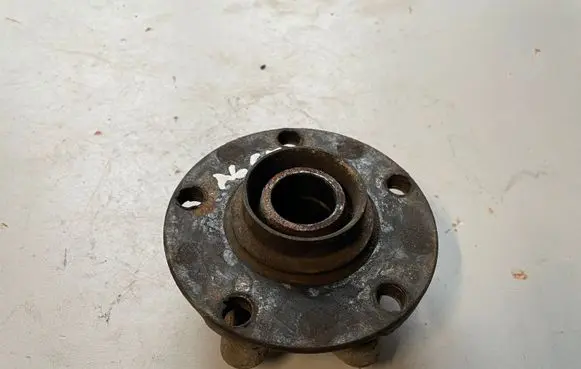 Audi A6 S6 C5 4B Rear wheel hub