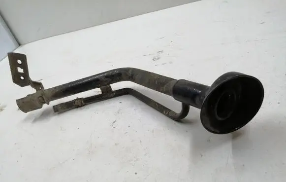 Nissan Pulsar Fuel tank filler neck pipe 
