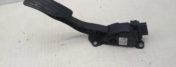 Suzuki Grand Vitara II Accelerator throttle pedal 590065J02