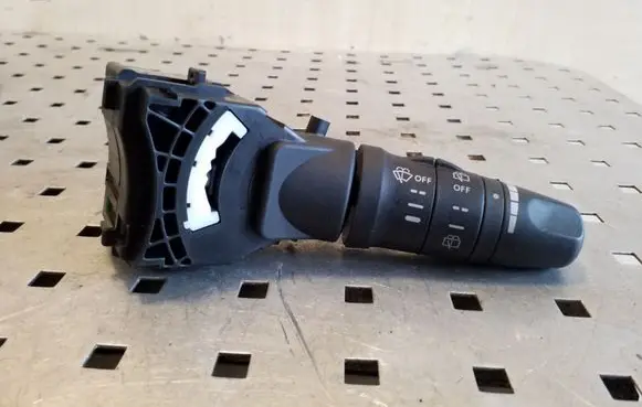 Nissan X-Trail T30 Wiper control stalk 252608H905