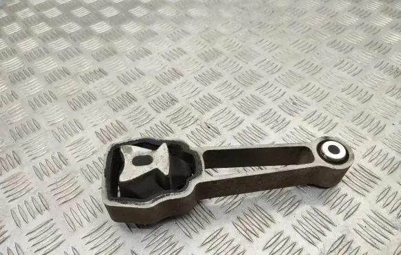 Volvo V70 Engine mount bracket