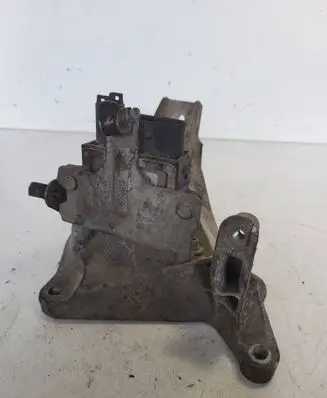 BMW 3 E90 E91 Engine mounting bracket 6760309