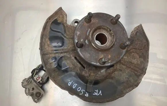 Toyota Corolla Verso AR10 Front wheel hub 