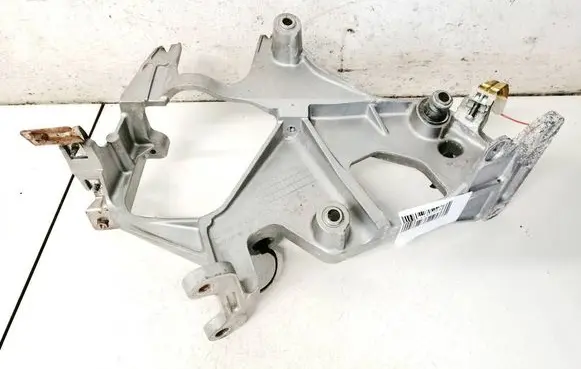 Honda Civic Engine mounting bracket