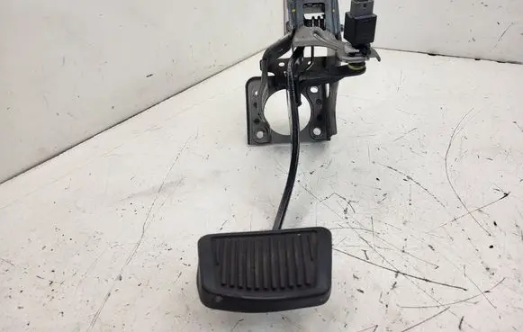 Hyundai Santa Fe Brake pedal 328002W930