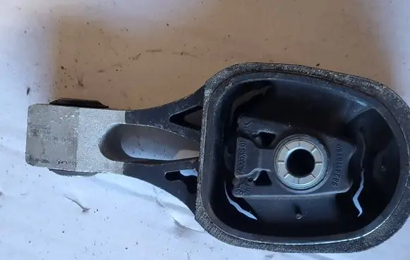 Peugeot 208 II Engine mount bracket 9824116780 20231226B