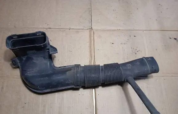 Volvo S40 Air intake duct part 30792106 U37DA