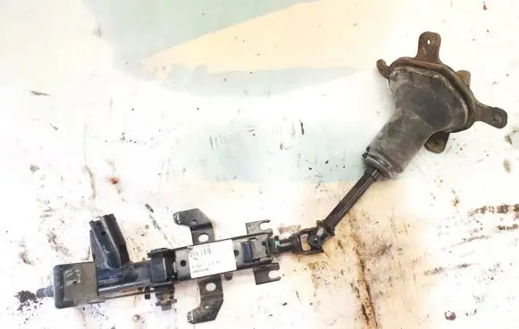 Renault 19 Steering wheel axle 7700789565