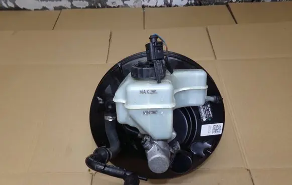 Volkswagen PASSAT B6 Brake booster 3C1614105AH