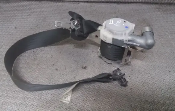 Mitsubishi Lancer VIII Front seatbelt 7Q7970P 073814