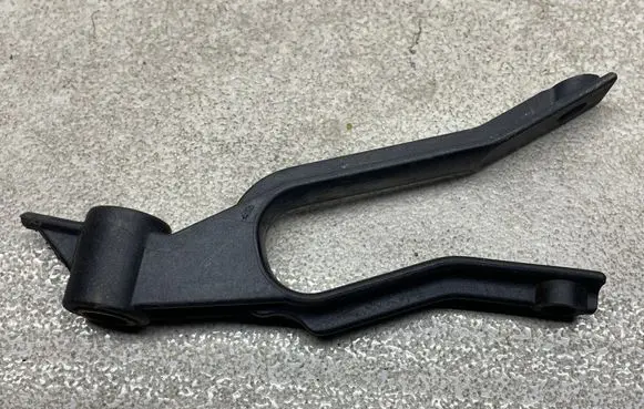 Opel Zafira B Radiator mount bracket 13162131
