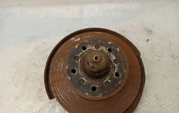 Mercedes-Benz COMPAKT W115 Front wheel hub