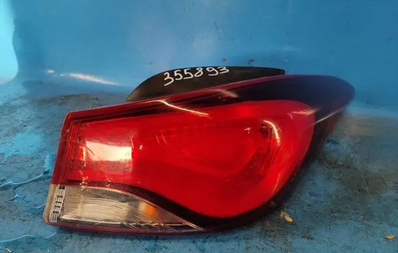 Hyundai Elantra Boot/trunk interior light 924023X230
