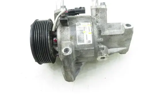 Dacia Duster Air conditioning (A/C) compressor (pump) 926003541R T99133AA