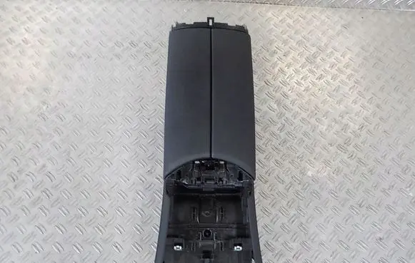 Mercedes-Benz C W205 Center console A2056802205