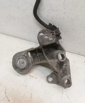 Audi A4 S4 B7 8E 8H Engine mounting bracket 8E0199352F