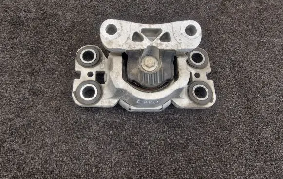 Land Rover Evoque I Engine mount bracket EJ327M121AD EJ327M121