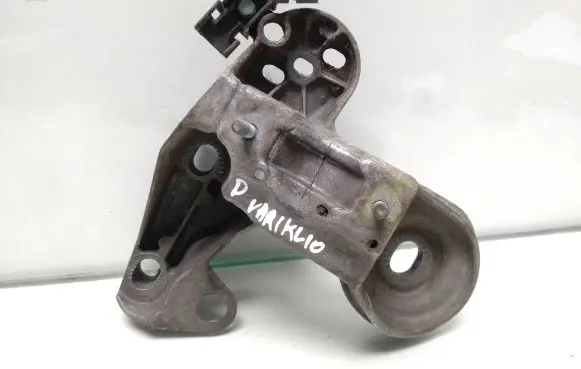 Audi A6 S6 C5 4B Engine mounting bracket 4B0199352D