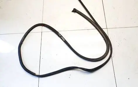 Seat Exeo (3R) Rubber seal front coupe door 