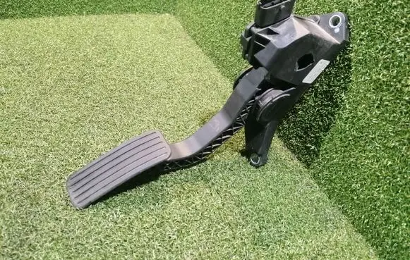 Chevrolet Nubira Accelerator throttle pedal 96436052