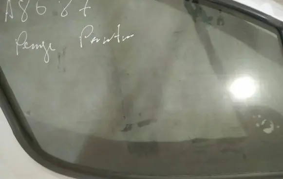 Peugeot Partner Front door window glass four-door as2