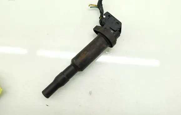 Citroen C3 High voltage ignition coil 864768901 0221504470