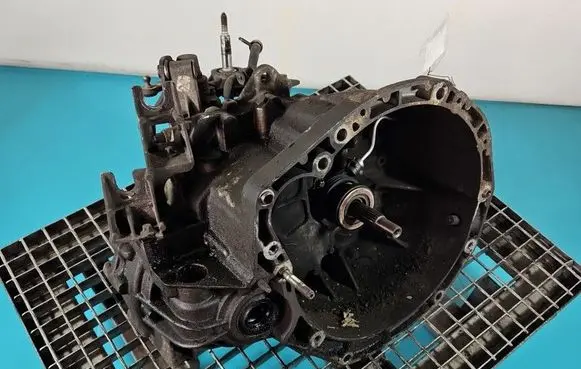 Manual 5 speed gearbox