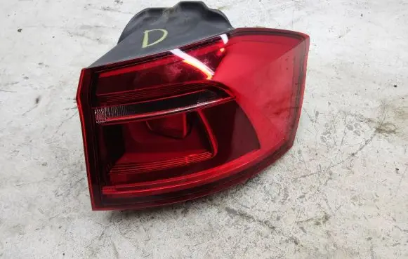 Volkswagen Golf Sportsvan Rear/tail lights 510945096R 90057447C M90057447C1683