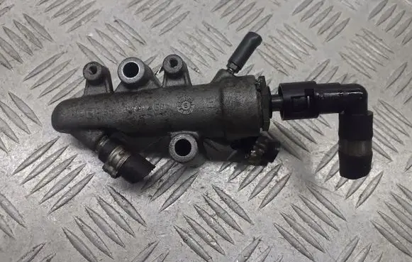 Opel Zafira B Fuel distributor 