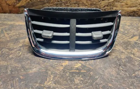 Chevrolet Malibu Rear air vent grill 67001879 50080075