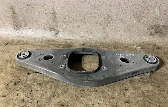 Mercedes-Benz SL R230 Rear differential/diff mount bracket A2303522206